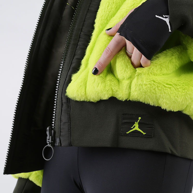 женская зеленая куртка Jordan Reversible Bomber Jacket CQ6657-325 - цена, описание, фото 8